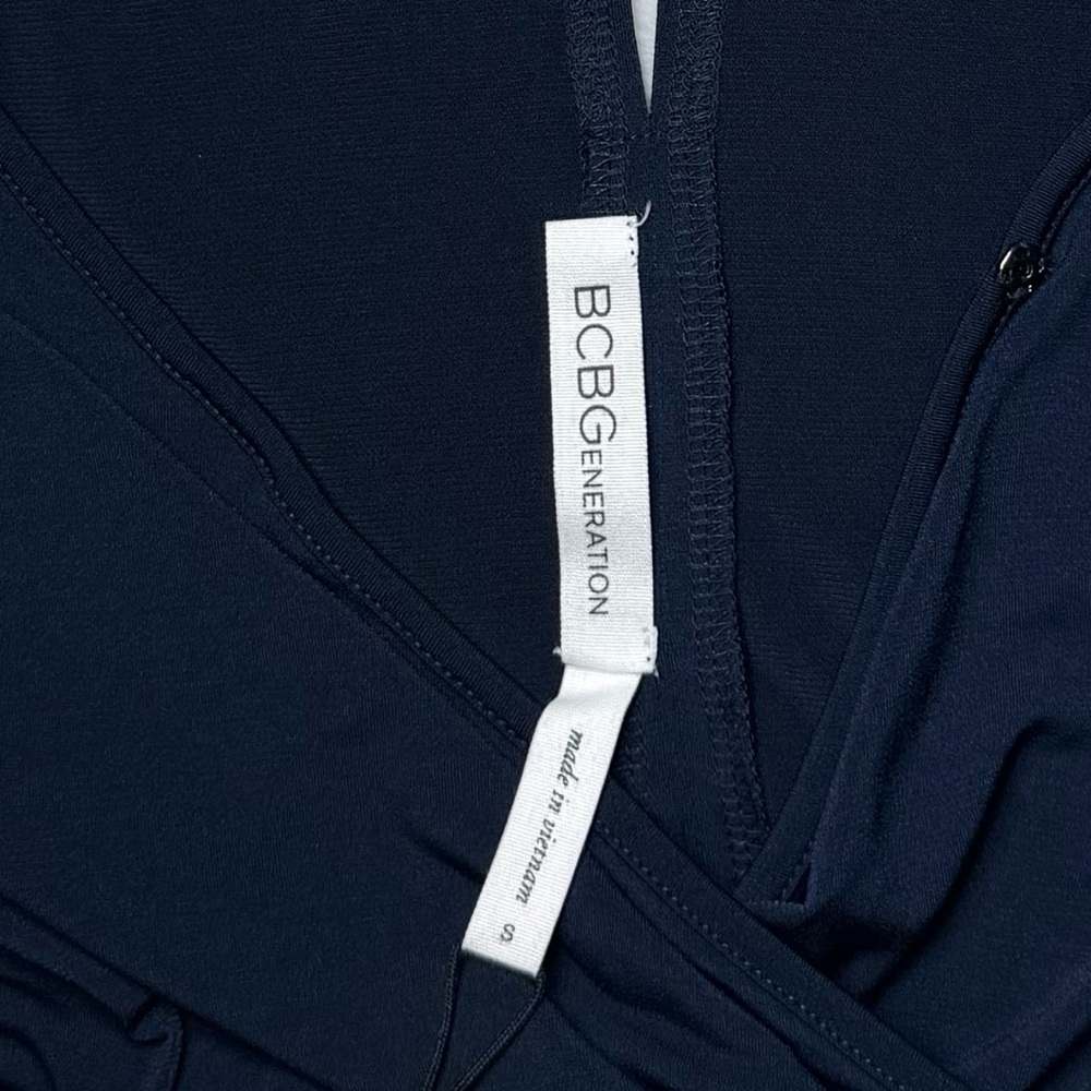 🆕 BCBGeneration Navy V-Neck Twist-Front Mini Dress - Picture 4 of 13